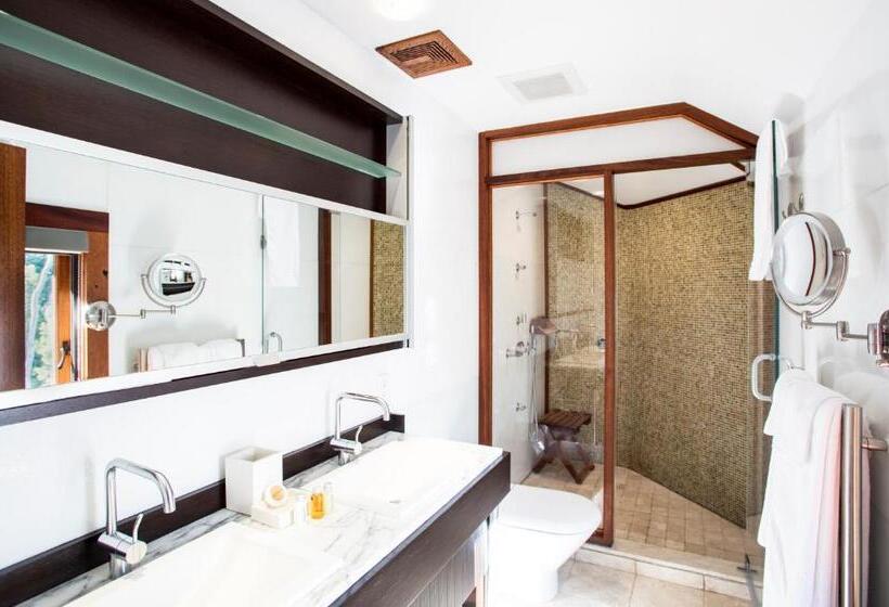 جناح ديلوكس سرير كينج, East Hampton Art House Bed And Breakfast