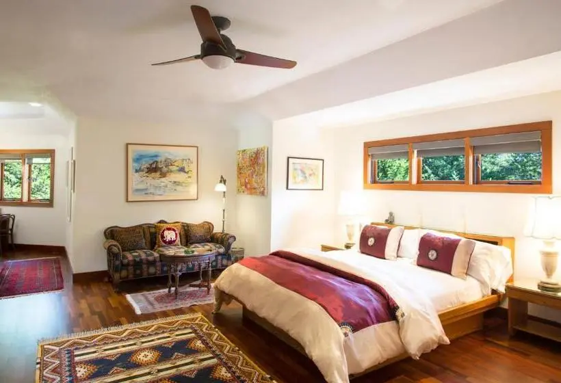 سوییت لوکس, East Hampton Art House Bed And Breakfast