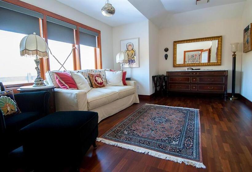 Люкс Повышенной Комфортности, East Hampton Art House Bed And Breakfast