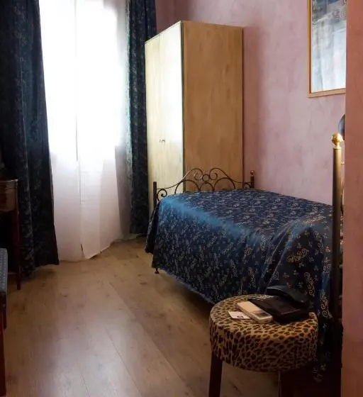 コンフォートトリプルルーム, Locanda Le Monache