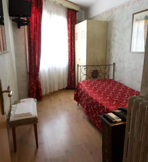 コンフォートトリプルルーム, Locanda Le Monache