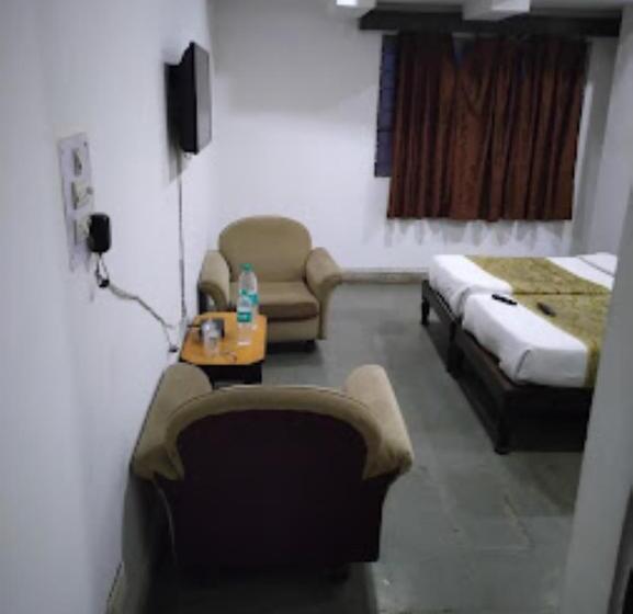 Deluxe Rum, Pathik Bhopal , Madhya Pradesh