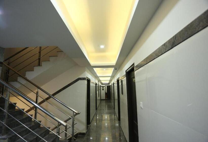 غرفة إدارية ثلاثية, Rr International