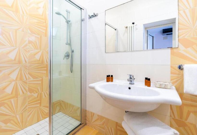 غرفة قياسية فردية, Tirsus