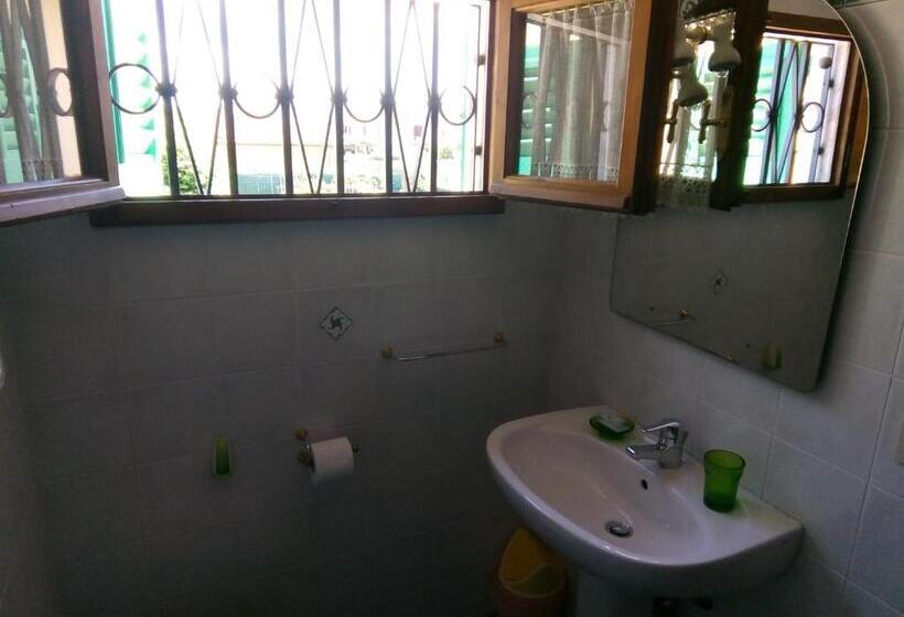 חדר סטנדרט טריפל חדר רחצה חיצוני, Le Villi Friendly B&b