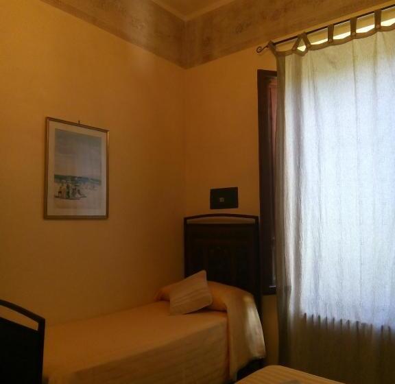 Стандартный внешний трехместный номер с ванной комнатой, Le Villi Friendly B&b
