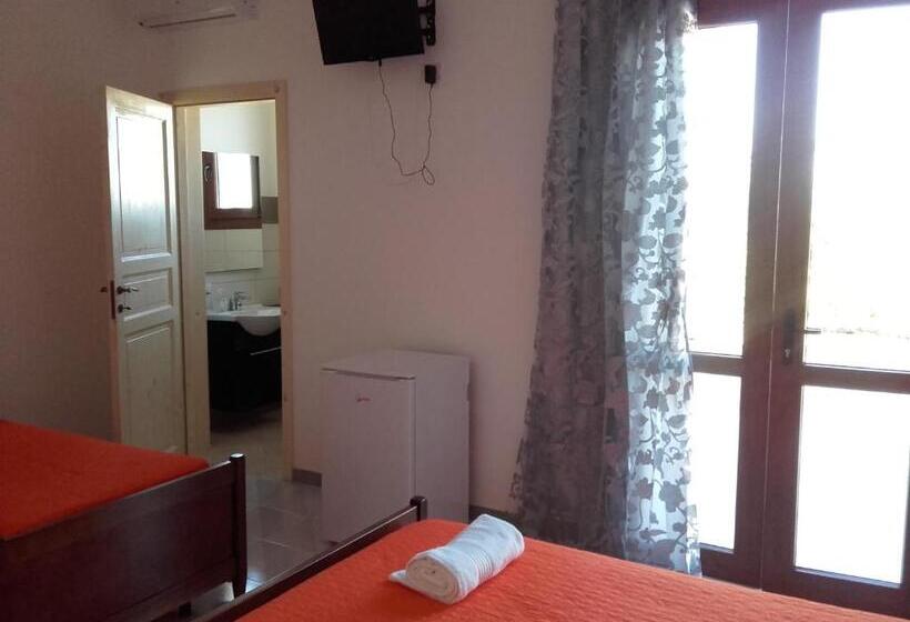 חדר סטנדרט לארבעה, Masseria Centro Colonico B&b