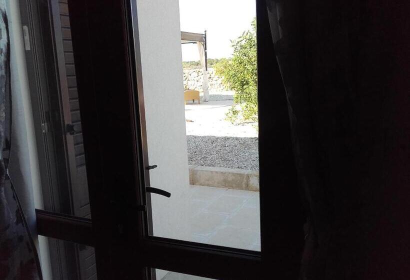 חדר סטנדרט לארבעה, Masseria Centro Colonico B&b