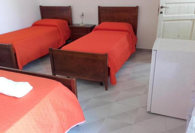 חדר סטנדרט לארבעה, Masseria Centro Colonico B&b