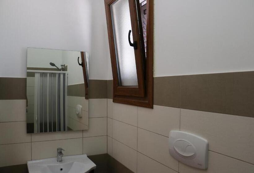 חדר סטנדרט לארבעה, Masseria Centro Colonico B&b