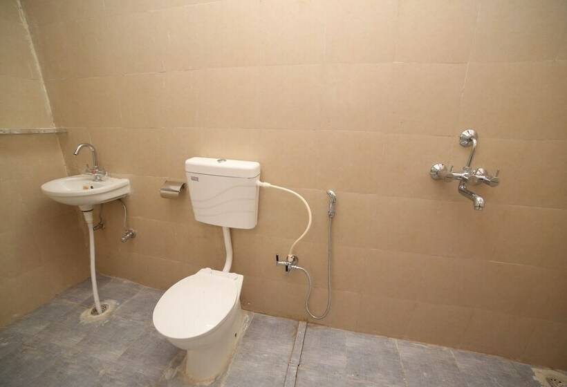 共用房间的床, Roadhouse Hostel Varanasi