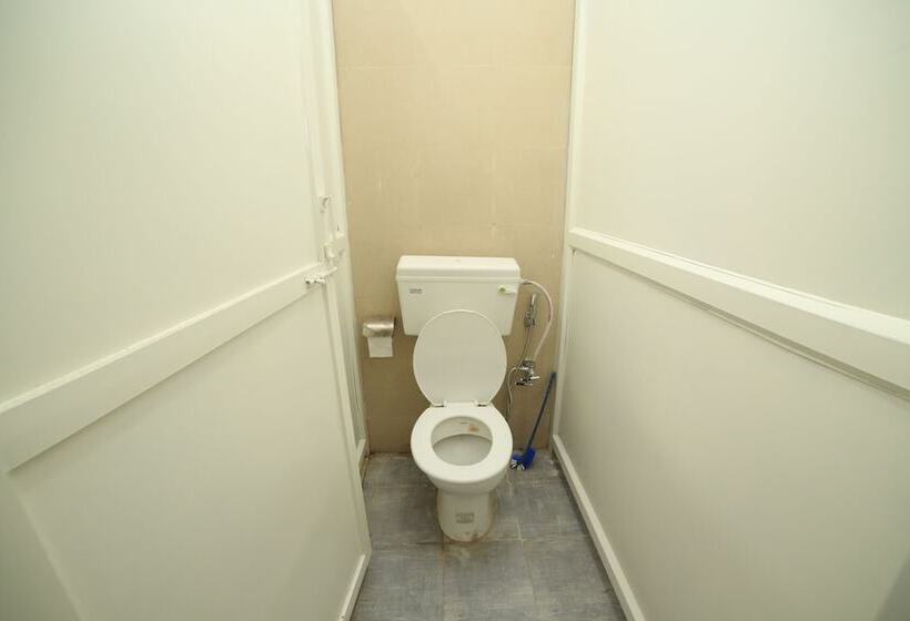 共用房间的床, Roadhouse Hostel Varanasi