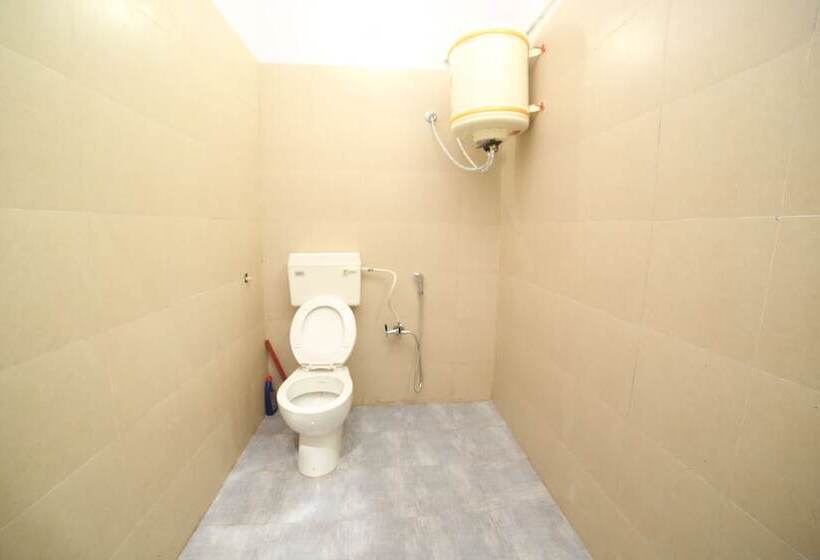 共用房间的床, Roadhouse Hostel Varanasi