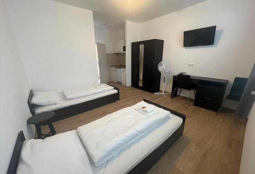 标准工作室, Casilino Hotel A 20 Wismar