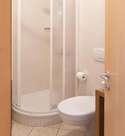 اتاق ساده سه نفره, Feichter Hotel & Bistro