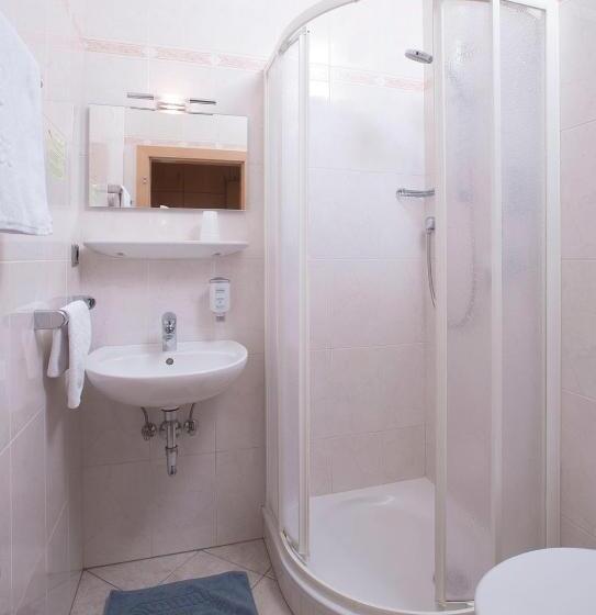 اتاق ساده سه نفره, Feichter Hotel & Bistro