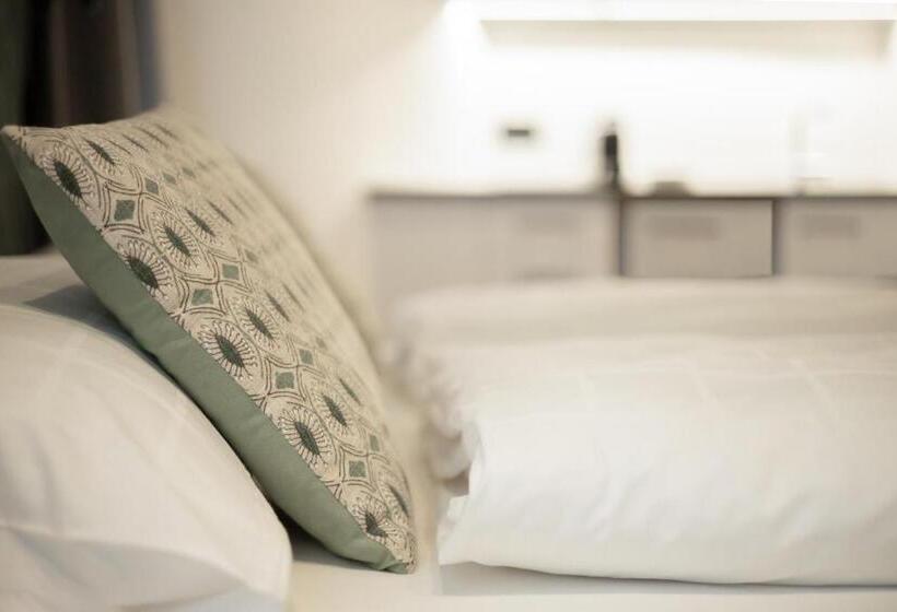 استودیوی استاندارد, Feichter Hotel & Bistro