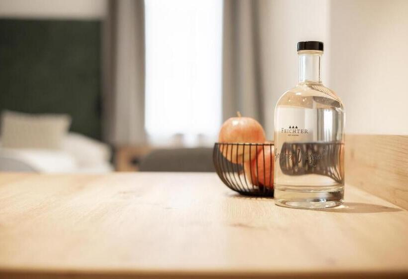 استودیوی استاندارد, Feichter Hotel & Bistro