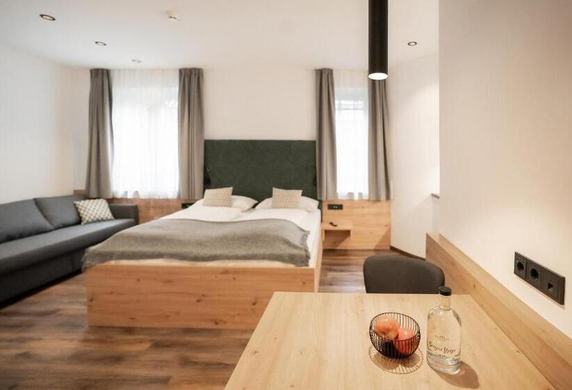 استودیوی استاندارد, Feichter Hotel & Bistro