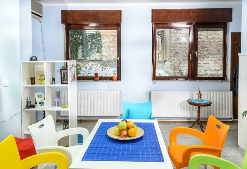 اتاق استاندارد یک تخته با سرویس بهداشتی مشترک, Hostel White Town