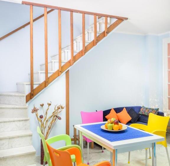 اتاق استاندارد سه تخته با سرویس بهداشتی مشترک, Hostel White Town