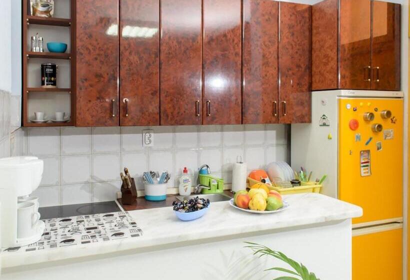 اتاق استاندارد سه تخته با سرویس بهداشتی مشترک, Hostel White Town