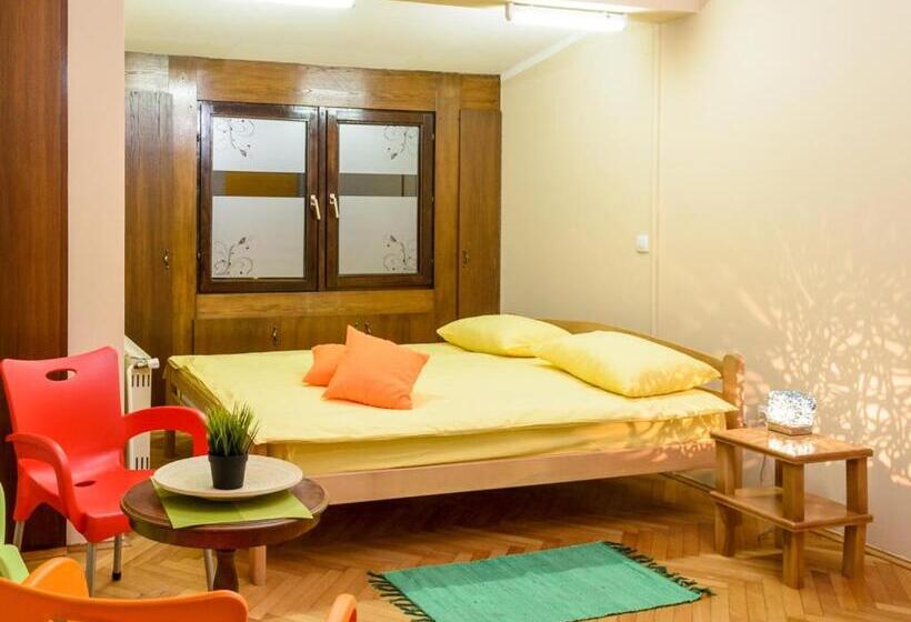 اتاق خانوادگی با سرویس بهداشتی مشترک, Hostel White Town