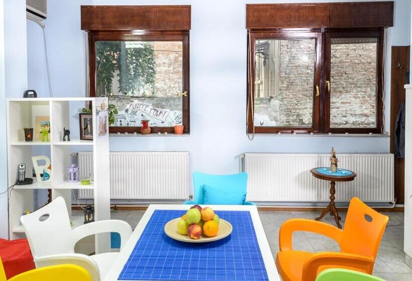 اتاق خانوادگی با سرویس بهداشتی مشترک, Hostel White Town