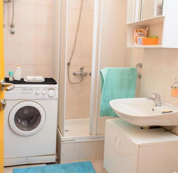 اتاق خانوادگی با سرویس بهداشتی مشترک, Hostel White Town