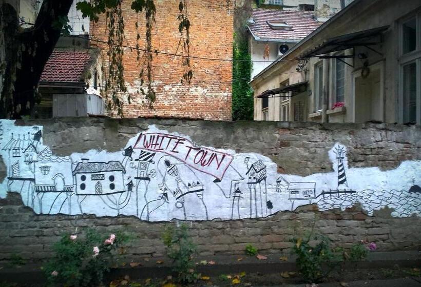 اتاق خانوادگی با سرویس بهداشتی مشترک, Hostel White Town