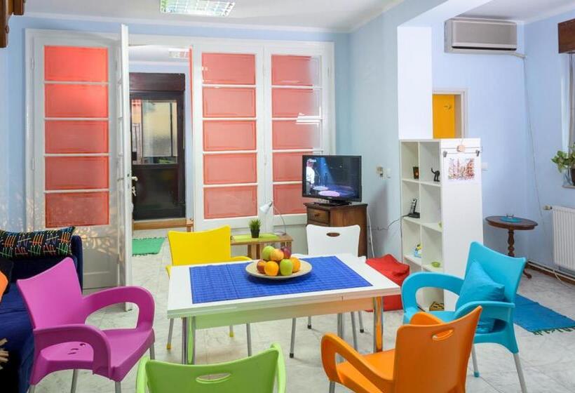 اتاق خانوادگی با سرویس بهداشتی مشترک, Hostel White Town