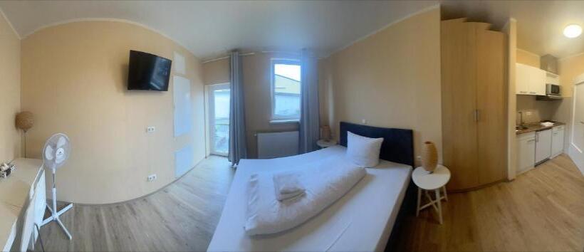 标准工作室, Casilino Hotel A 20 Wismar