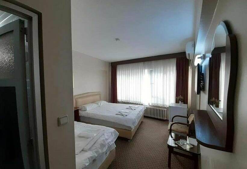 اتاق استاندارد سه نفره, Cesmeli