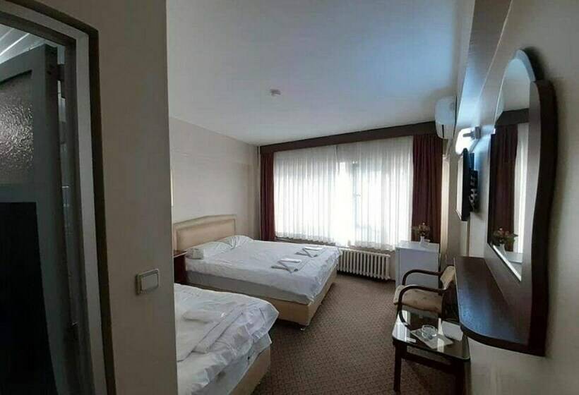 اتاق استاندارد سه نفره, Cesmeli