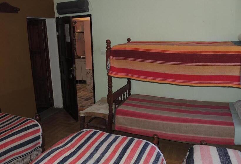 ルームシェアのワンベッド, Hostal Milmahuasi Iruya