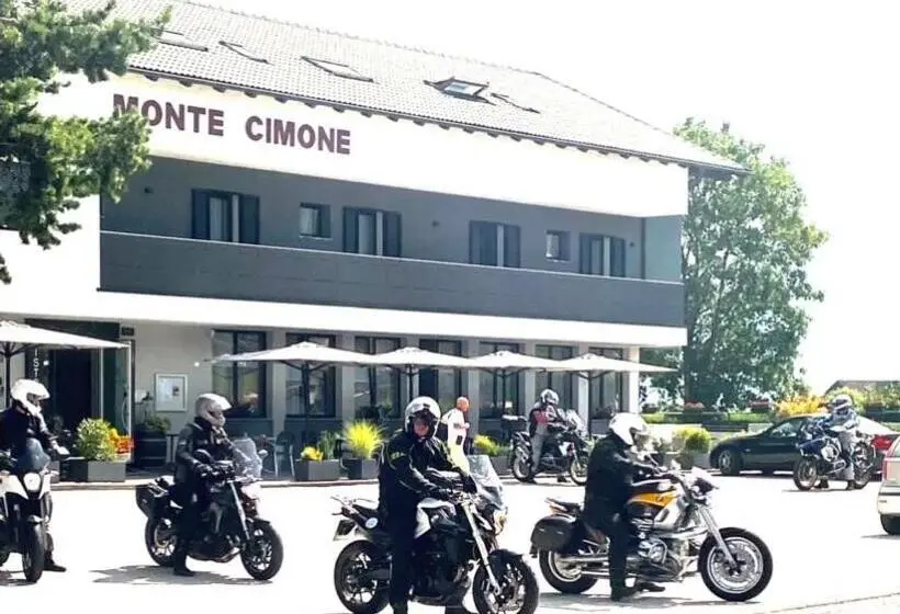 バルコニー付きスタンダードルーム, Monte Cimone