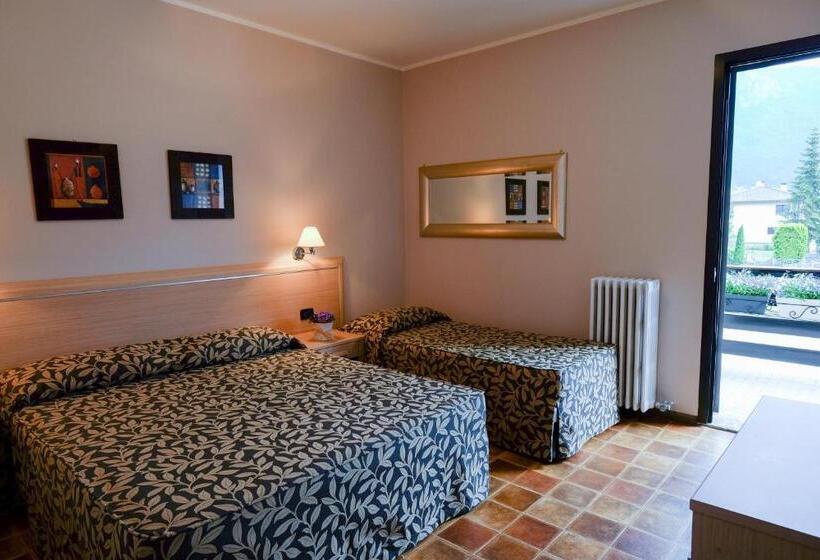 חדר סטנדרט לשלושה עם מרפסת, Monte Cimone