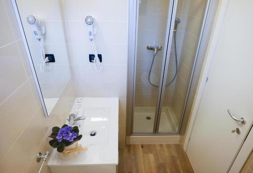 חדר סטנדרט לשלושה עם מרפסת, Monte Cimone