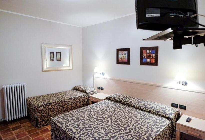 חדר סטנדרט לשלושה עם מרפסת, Monte Cimone