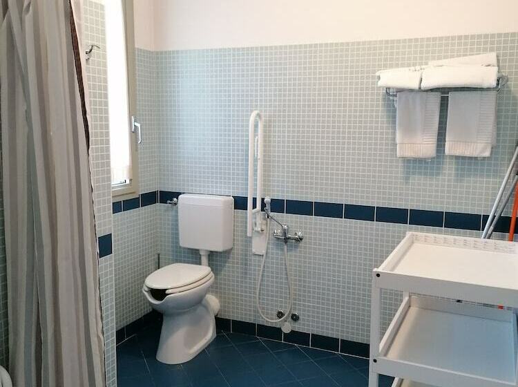 Chambre Standard Adaptée aux Personnes à Mobilité Réduite, Residence Zodiaco