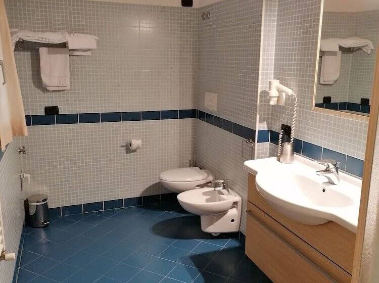 Chambre Triple Deluxe, Residence Zodiaco