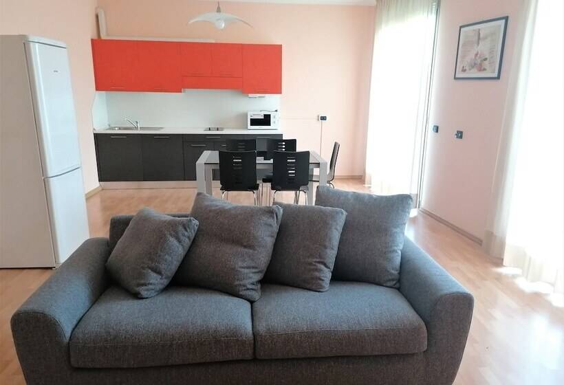 Chambre Triple Deluxe, Residence Zodiaco