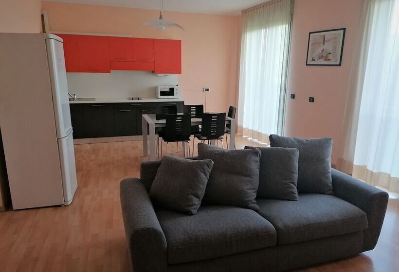 Chambre Triple Deluxe, Residence Zodiaco