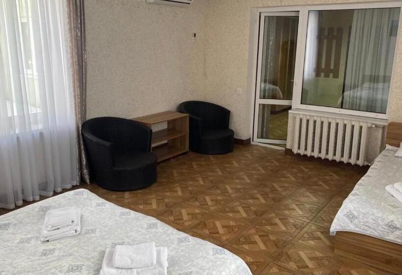 اتاق استاندارد چهار تخته, Zelenyi Kampus