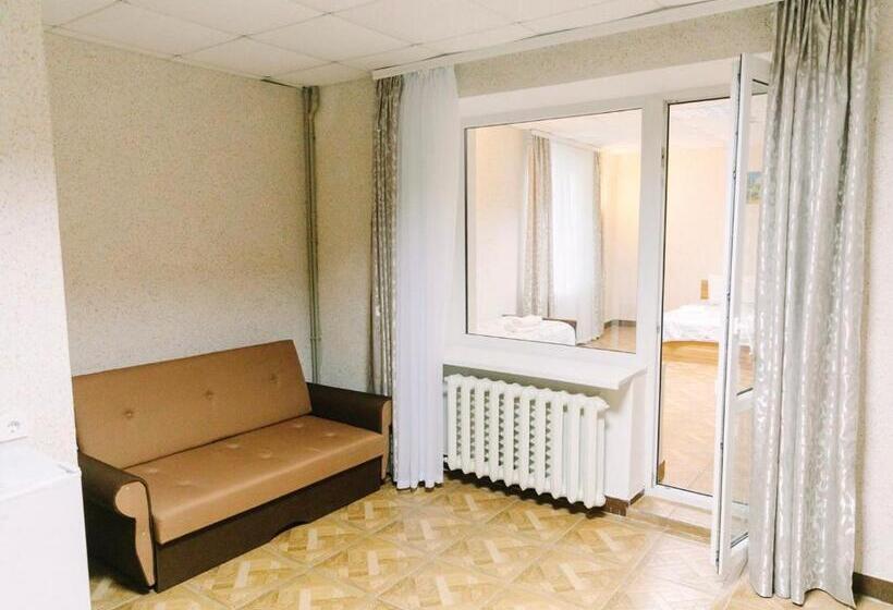 اتاق استاندارد چهار تخته, Zelenyi Kampus