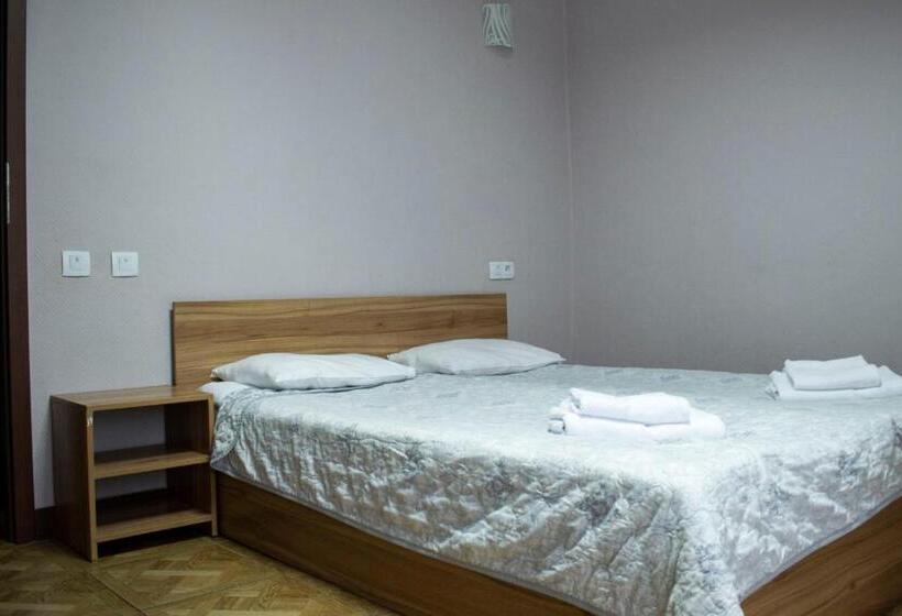اتاق لوکس با بالکن, Zelenyi Kampus