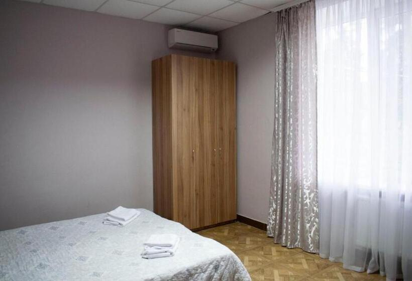 اتاق لوکس با بالکن, Zelenyi Kampus