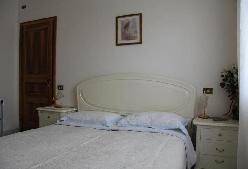 חדר סטנדרט לארבעה, B&b Valmarecchia