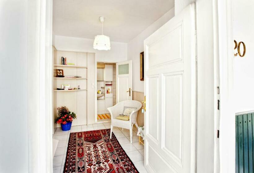 آپارتمان 1 خوابه, Pension Margit