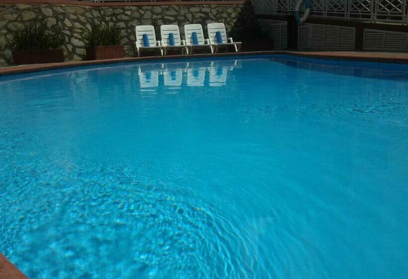 Президентский Люкс, Gold Crest Hotel   Arusha